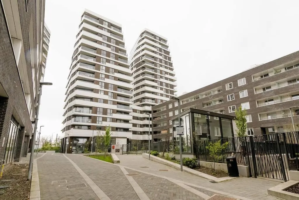 Lovely En-Suite Flat With Balcony And Parking. London 0*,  Großbritannien