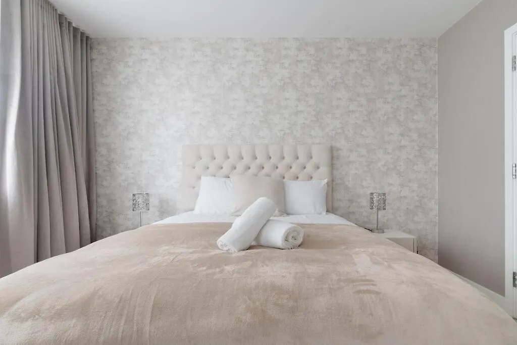 Lovely En-Suite Flat With Balcony And Parking. London United Kingdom